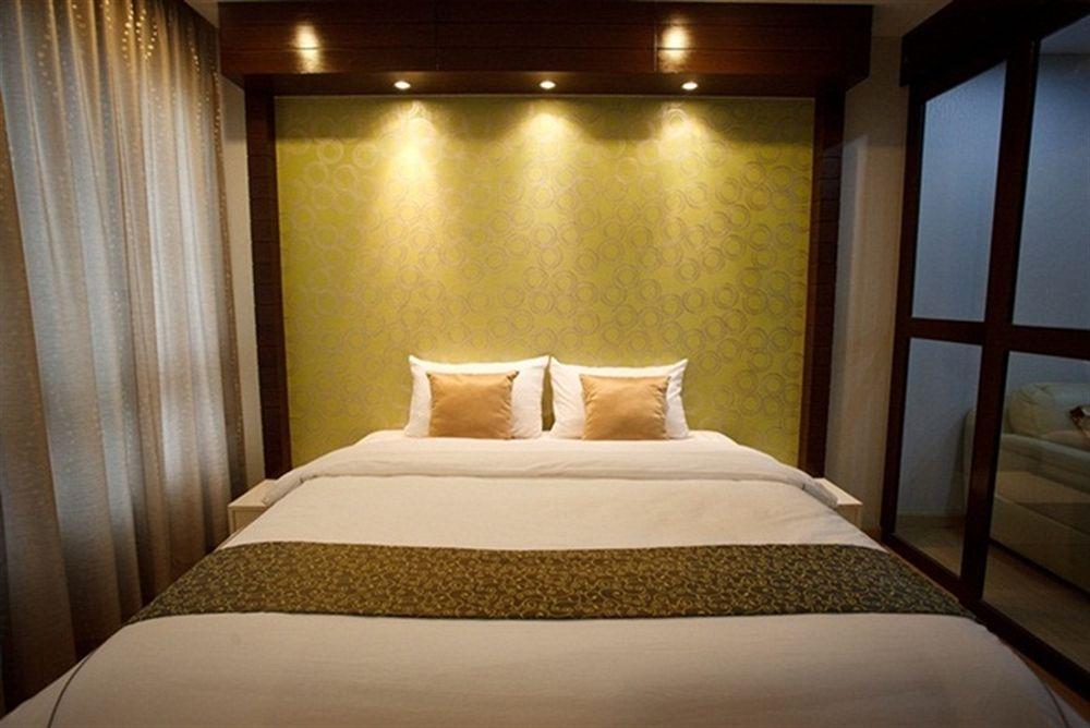 Alisha Court Hotel & Residence Bangkok Eksteriør billede